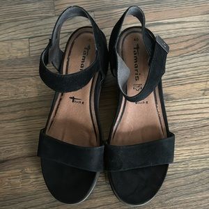 🔥Tamaris black wedges🔥
